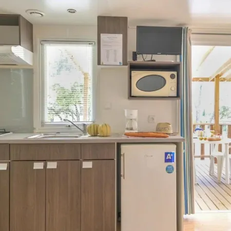 Zecamping 3 étoiles Familial Dog Friendly Piscine Et Soirées Animées 3*