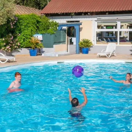 Zecamping 3 Etoiles Familial Toboggans Locatif 16M2 4 Pers Lyxtält Sussargues