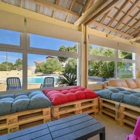 Zecamping 3 étoiles Familial Dog Friendly Piscine Et Soirées Animées Sussargues
