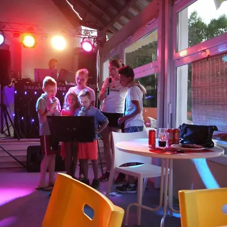 Zecamping 3 étoiles Familial Dog Friendly Piscine Et Soirées Animées Campeggio Sussargues