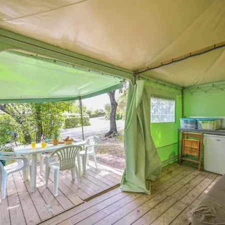 Zecamping 3 Etoiles Familial Toboggans Locatif 16M2 4 Pers Luxury tent 3*