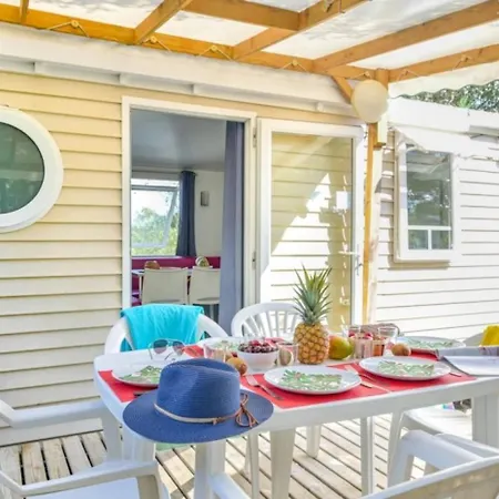 Zecamping 3 Etoiles Familial Toboggans Locatif 16M2 4 Pers Sussargues