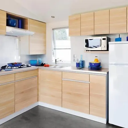 Zecamping 3 Etoiles Familial Toboggans Locatif 16M2 4 Pers Lyxtält Sussargues