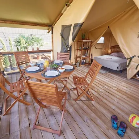 Zecamping 3 Etoiles Familial Toboggans Locatif 16M2 4 Pers Lyxtält