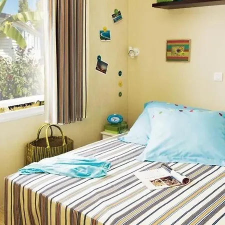 Zecamping 3 Etoiles Familial Toboggans Locatif 16M2 4 Pers Sussargues