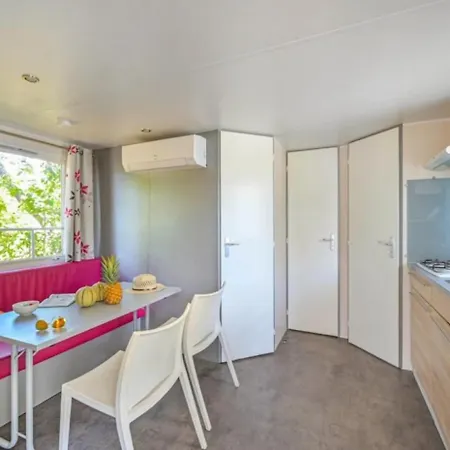 Zecamping 3 Etoiles Familial Toboggans Locatif 16M2 4 Pers Luxury tent Sussargues