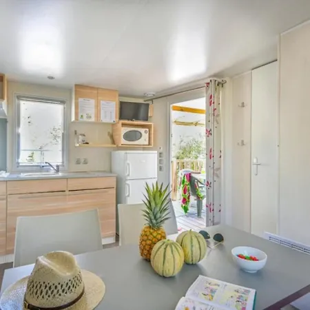 Zecamping 3 Etoiles Familial Toboggans Locatif 16M2 4 Pers Luxury tent Sussargues