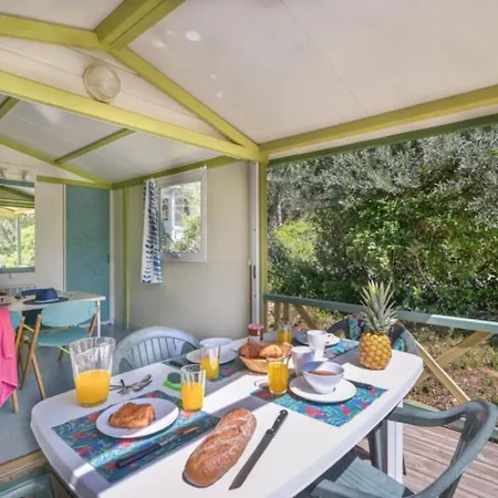 Zecamping 3 Etoiles Familial Toboggans Locatif 16M2 4 Pers Luxury tent 3*