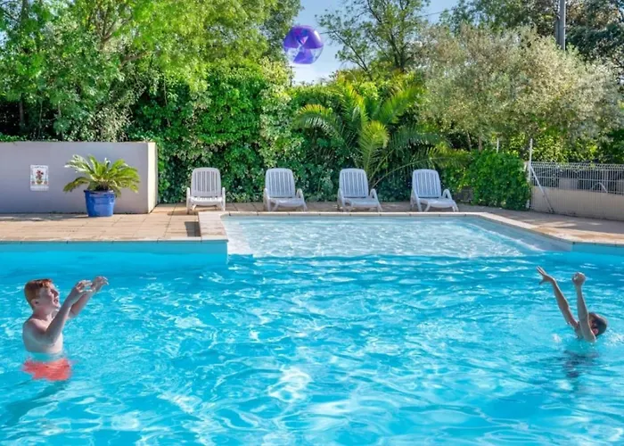 Camping Zecamping 3 Familial Dog Friendly Piscine Et Soirees Animees 3*