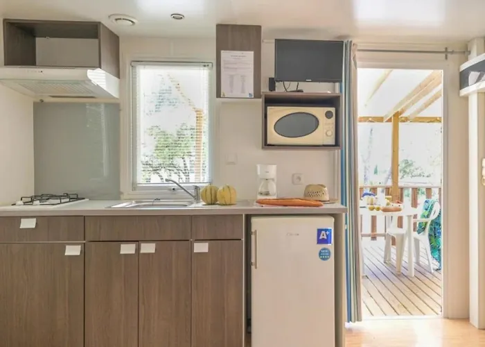 Zecamping 3 Familial Dog Friendly Piscine Et Soirees Animees 3*