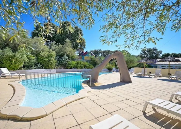 Zecamping 3 Familial Dog Friendly Piscine Et Soirees Animees 3* Sussargues