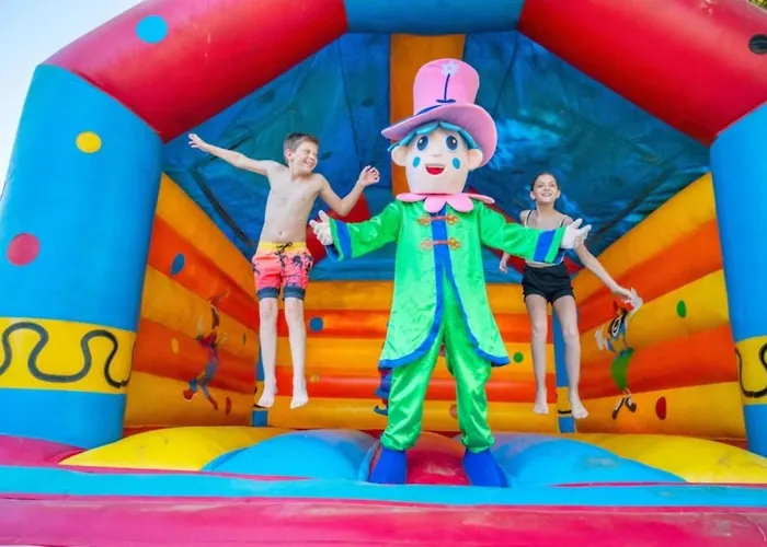 Camping Zecamping 3 Familial Dog Friendly Piscine Et Soirees Animees