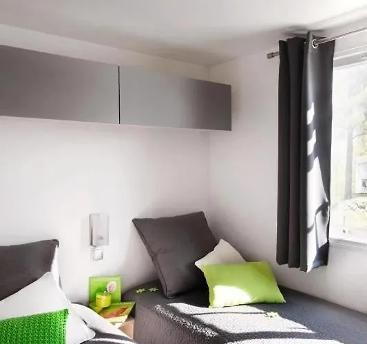 Camping Zecamping 3 Familial Dog Friendly Piscine Et Soirees Animees Sussargues