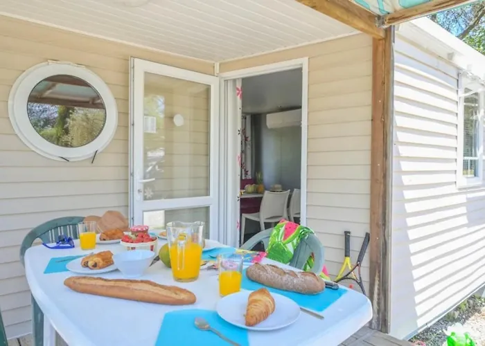 Camping Zecamping 3 Familial Dog Friendly Piscine Et Soirees Animees